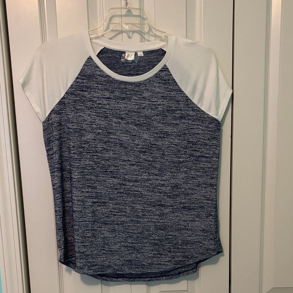 GAP Heathered Blue and White Short Sleeve Tee
